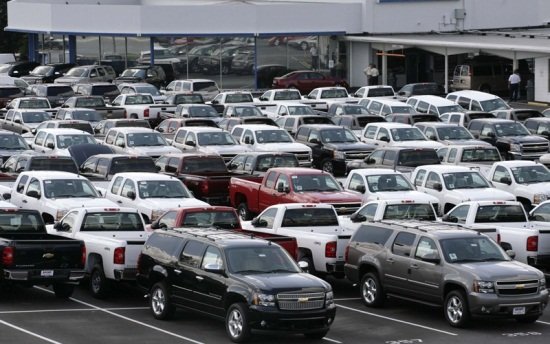 Chevrolet pickup trucks and SUVs are seen at a dealership in Silver Spring, Maryland, July 1, 2008. Shares of General Motors Corp tumbled to a 54-year low on Monday on concerns record oil prices would further hit U.S. demand for vehicles. GM offered zero-percent financing for 72 months on pickup trucks and SUVs as record-high gas prices have hurt sales of large vehicles. REUTERS/Yuri Gripas (UNITED STATES)