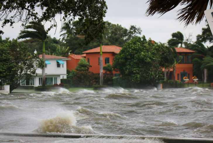 Hurricane Milton approaching Tampa's coast